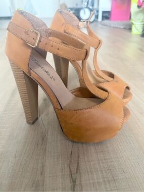 Breckelles Tan T‑Strap Platform Heels